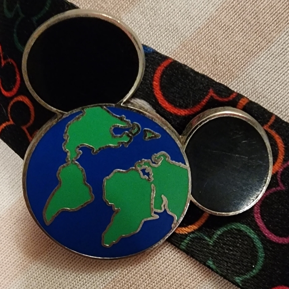 Disney Pin - Picture 1 of 1